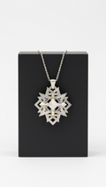 Collier pendentif géométrique platine